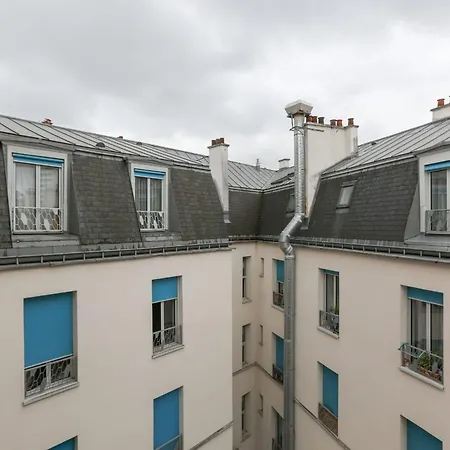 Charming Studio In Apartment Paris